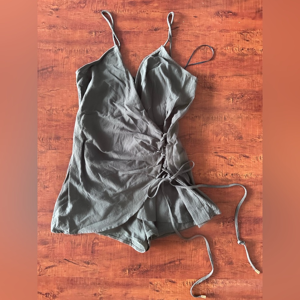 New with tags fashion nova linen romper